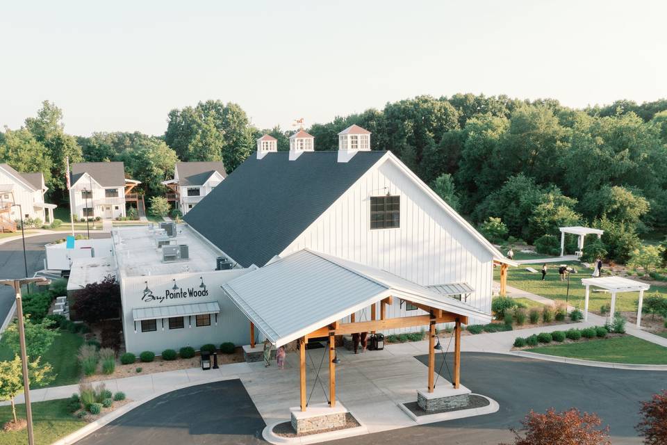 Bay Pointe Woods Exterior
