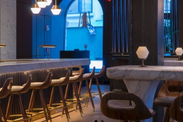 Dine in place