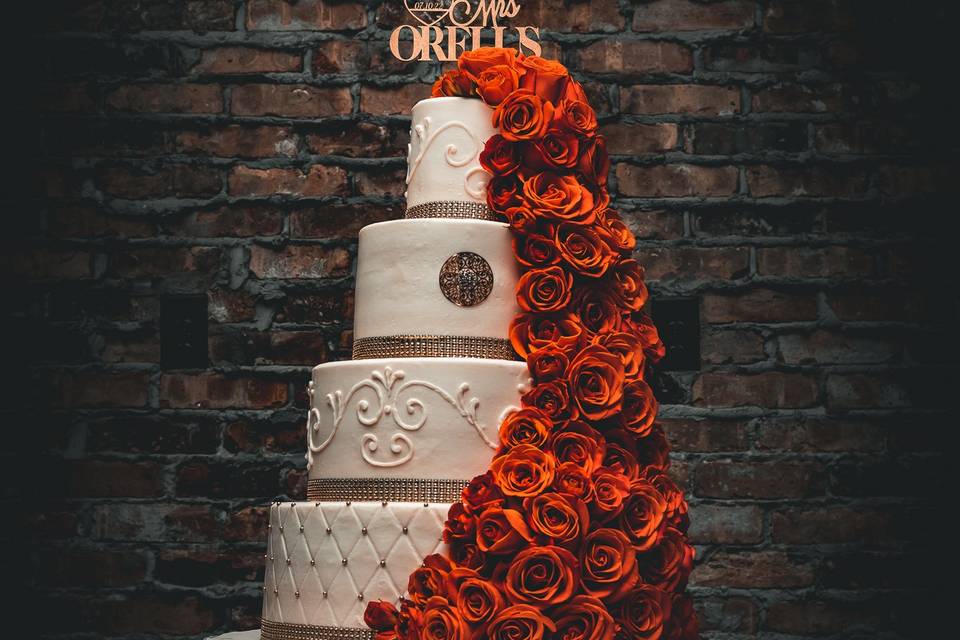 Cinematic edited wedding cake