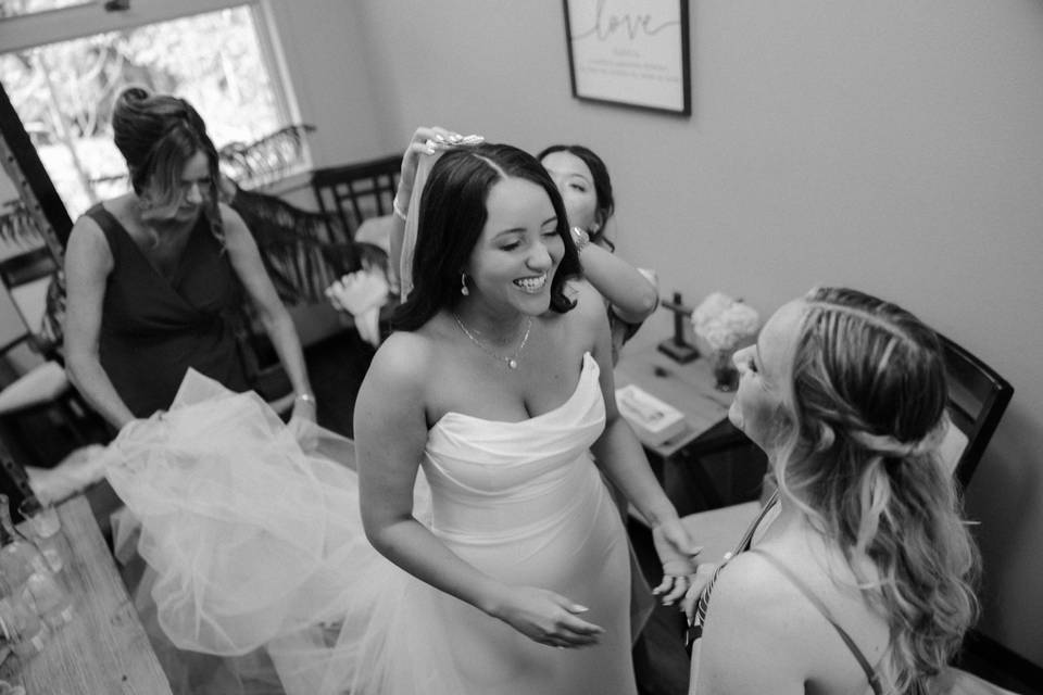 Bride getting ready bridesmaid