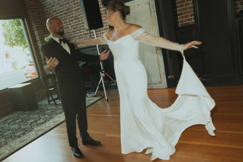 Bride groom dance