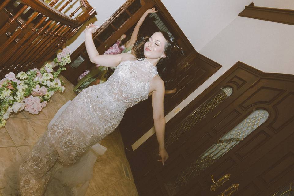 Bride candid photo dancing