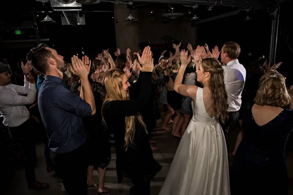 Everybody clap your hands!