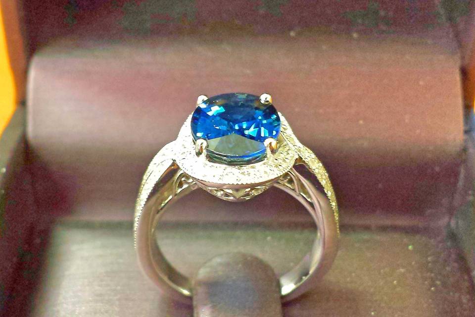 4 Ct sapphire ring
