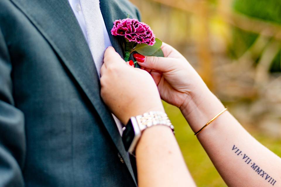 Boutonniere pinning