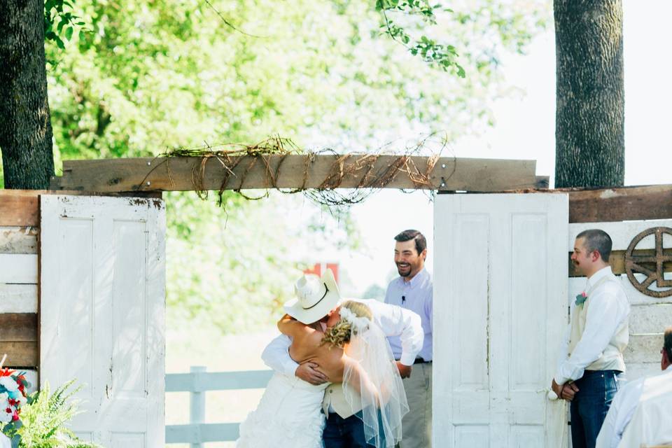 A wedded kiss