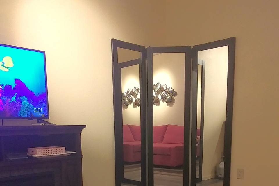 Dressing room and lounge