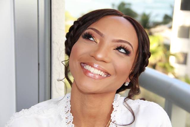 Glowing wedding makeup