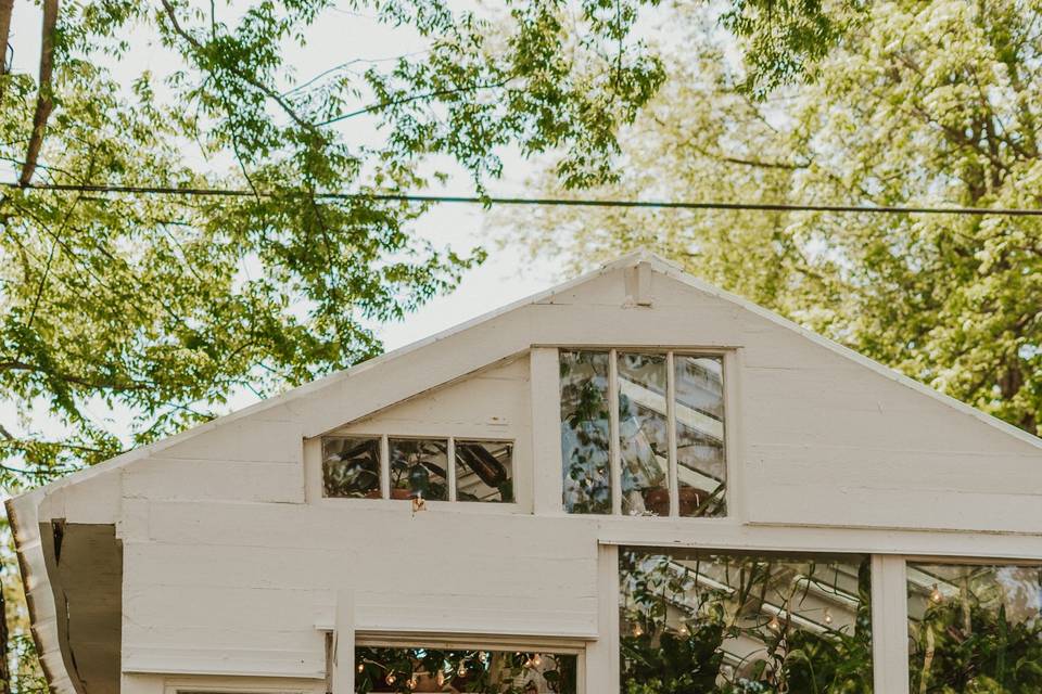 Tn elopement greenhouse bride