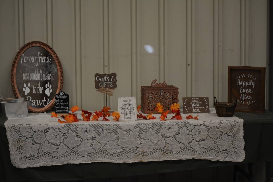 Elegant lace and fall-themed decor