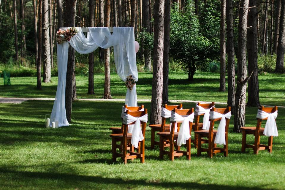 Wooded ceremony