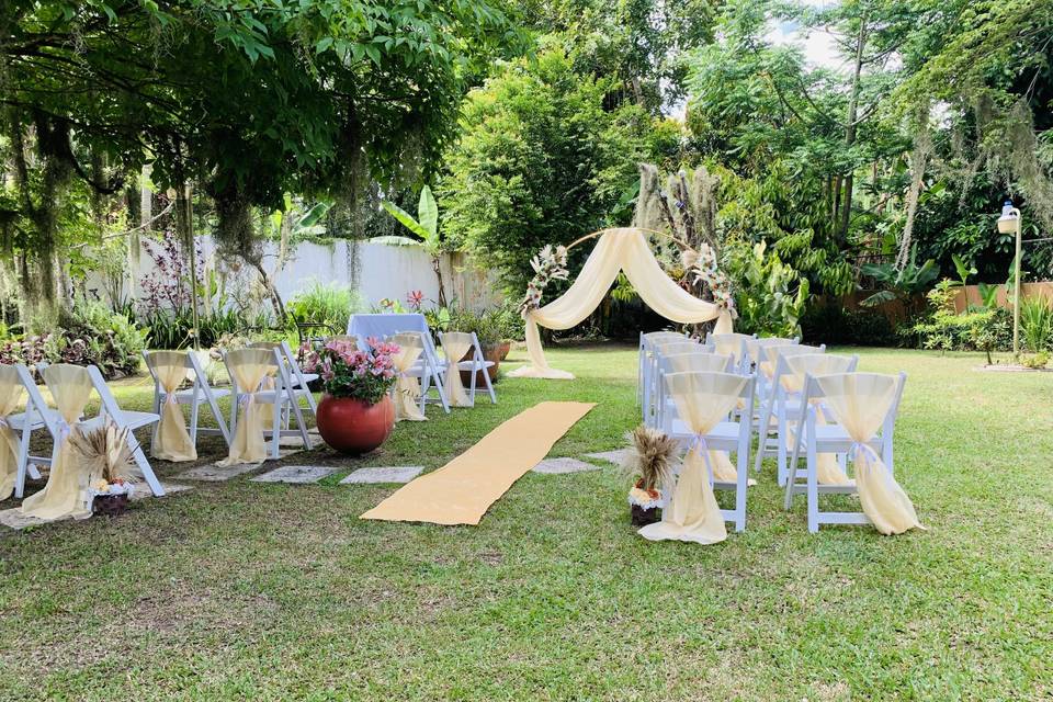 Beautiful backyard wedding
