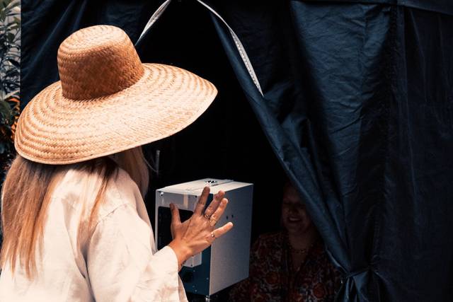 Sara & the Aura Booth