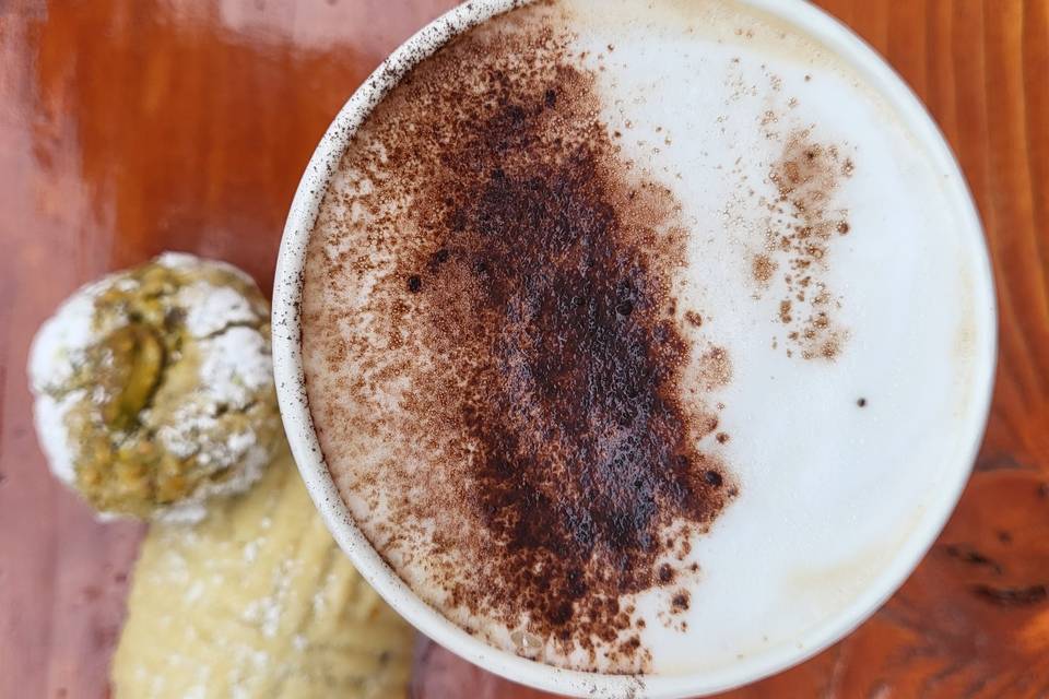 Cappuccino with cookies