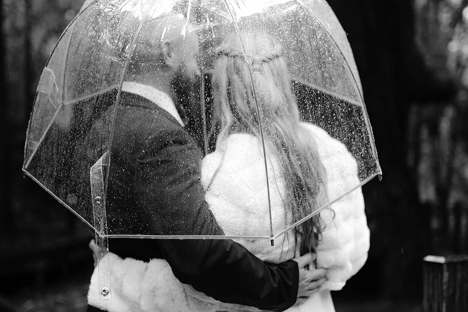 Rainy wedding in big sur