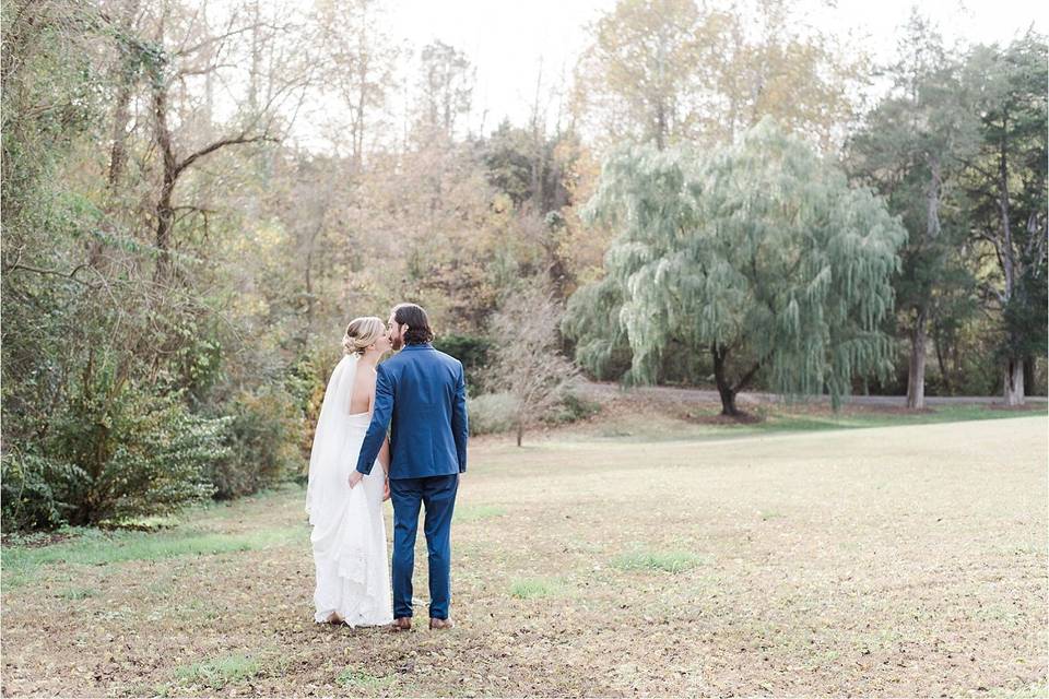 Couple kiss in the field