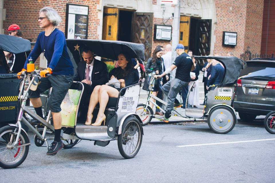 Rickshaws to the Reception!
Amazing Photos by Sascha Reinking