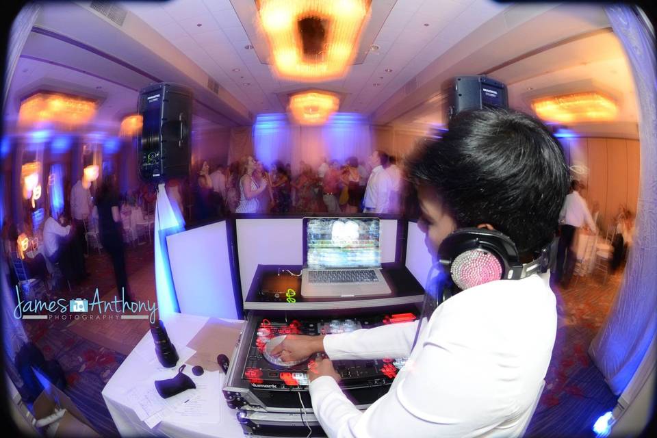 DJ VALENTINA