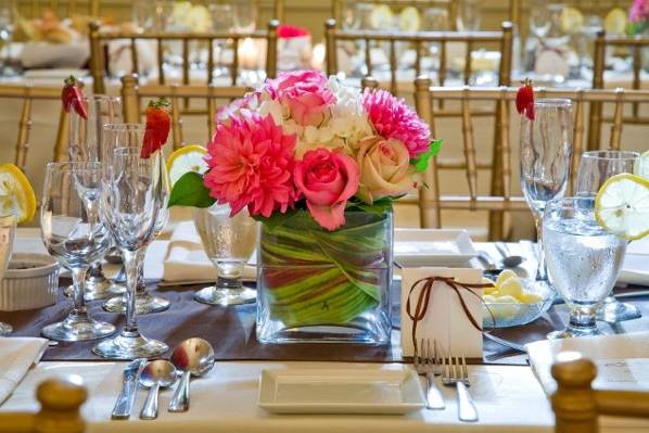 Table setting with centerpiece