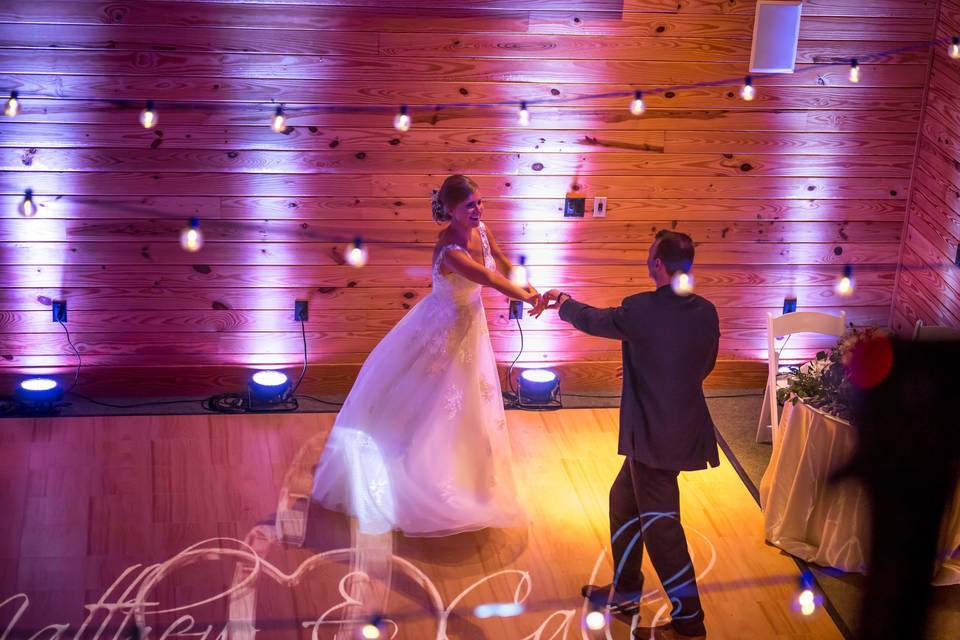 Dancing couple | MKM Photography