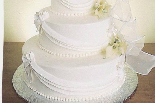 Wedding cake with veil decor