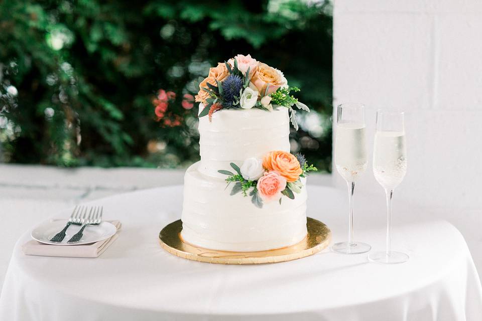 Elegant wedding cake design