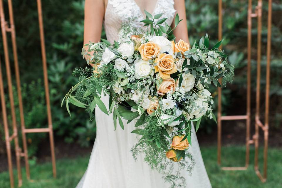 Textural bridal bouquet