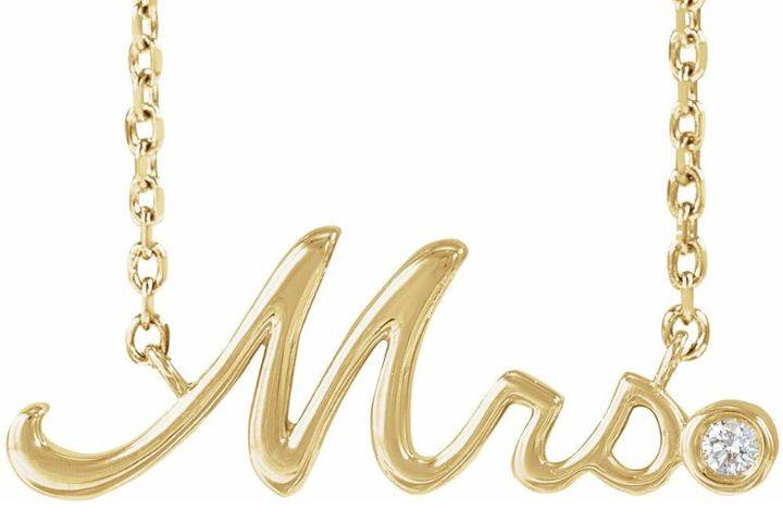 Gold Mrs necklace