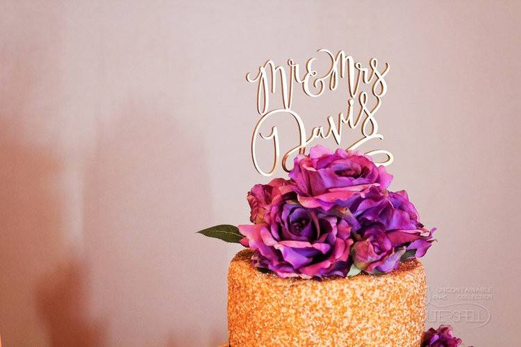 Elegant cake topper with flowers