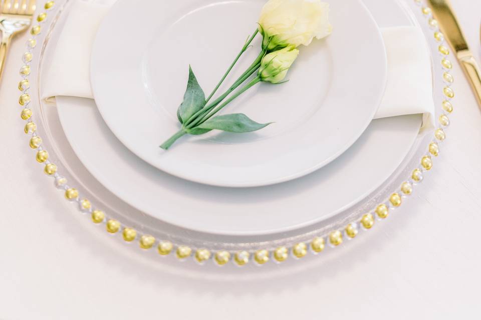 Table setting flower