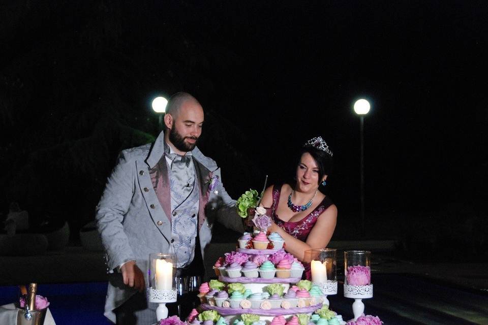 Cutting of the cupcakes