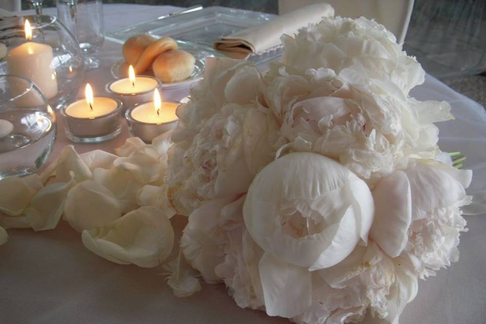 Bouquet - White Peonies