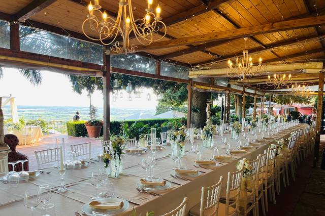 Outdoor wedding table