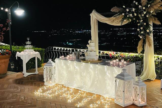 Preparing the cake cut