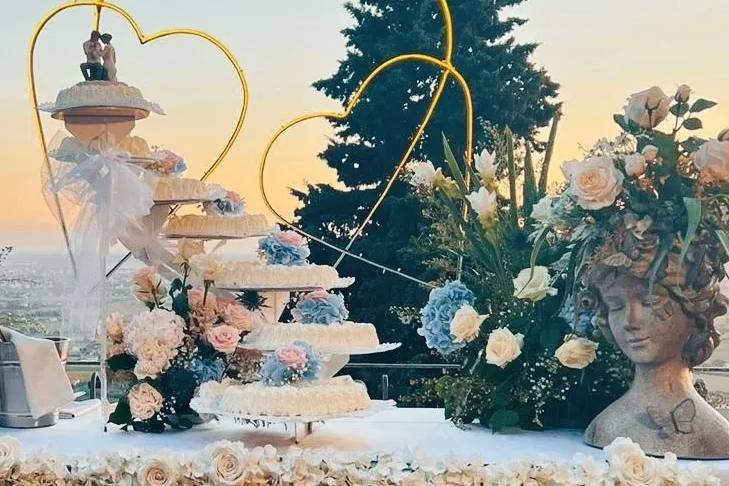 Wedding cake cut