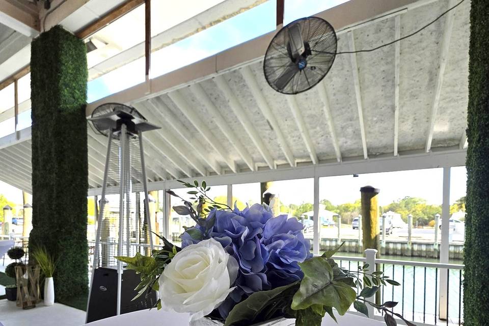Small table arrangement