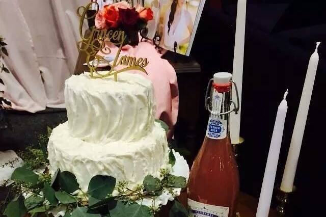 Simple wedding Cake with butter creme