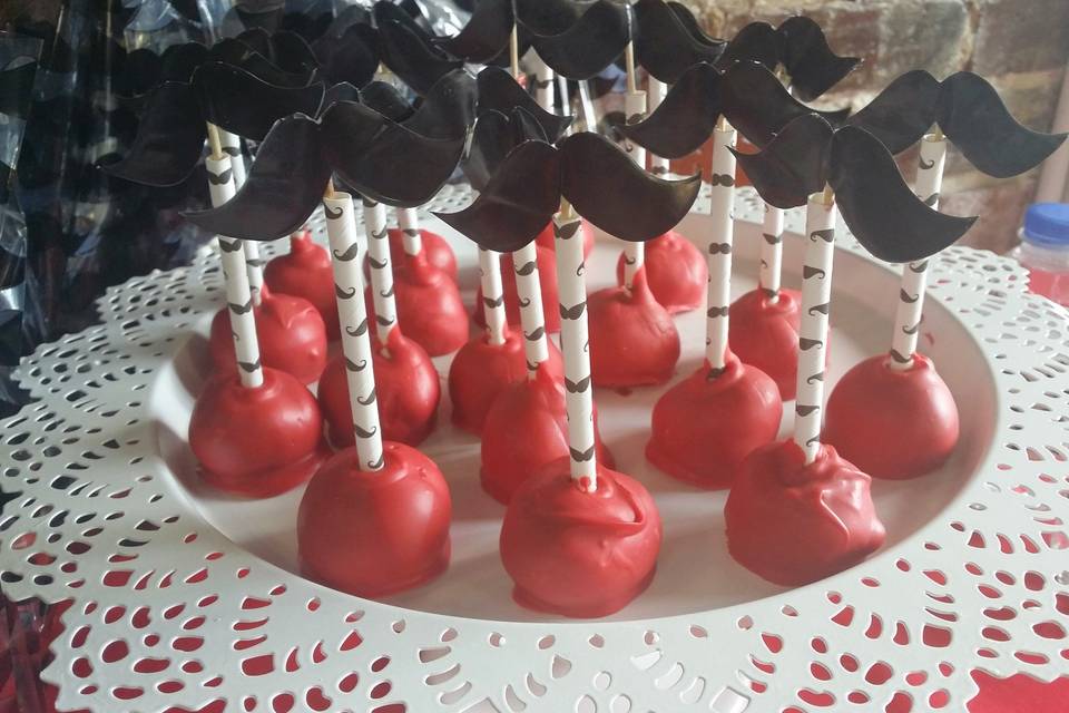 Moustache cakepops