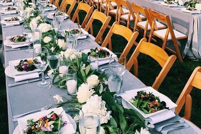 Floral table centerpieces