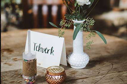 Place card and floral centepriece