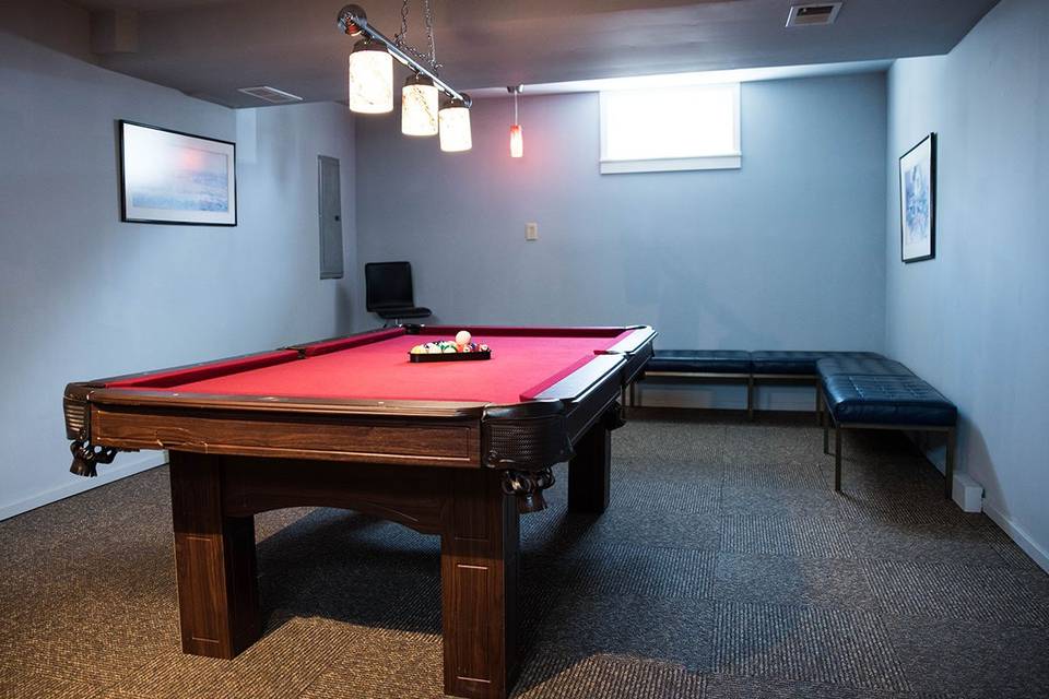 Groom's suite with pool table