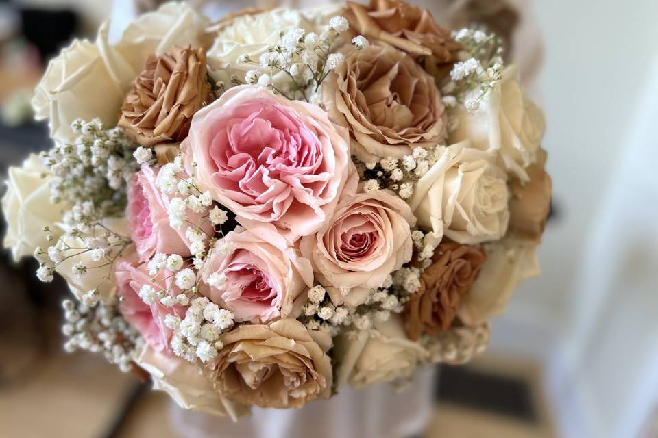 Oval bridal bouquet