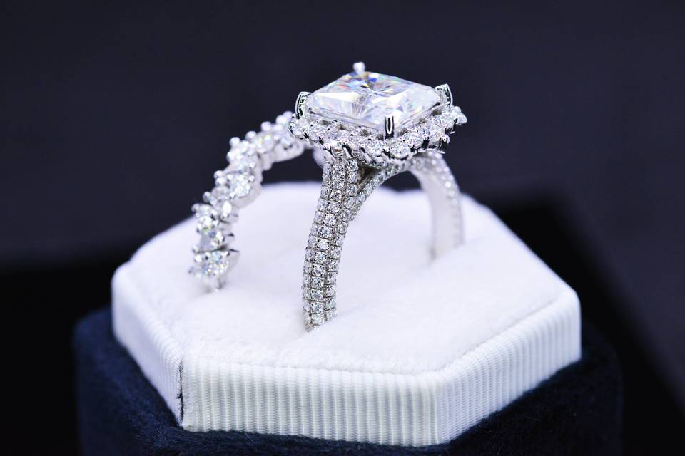 Giliarto engagement ring