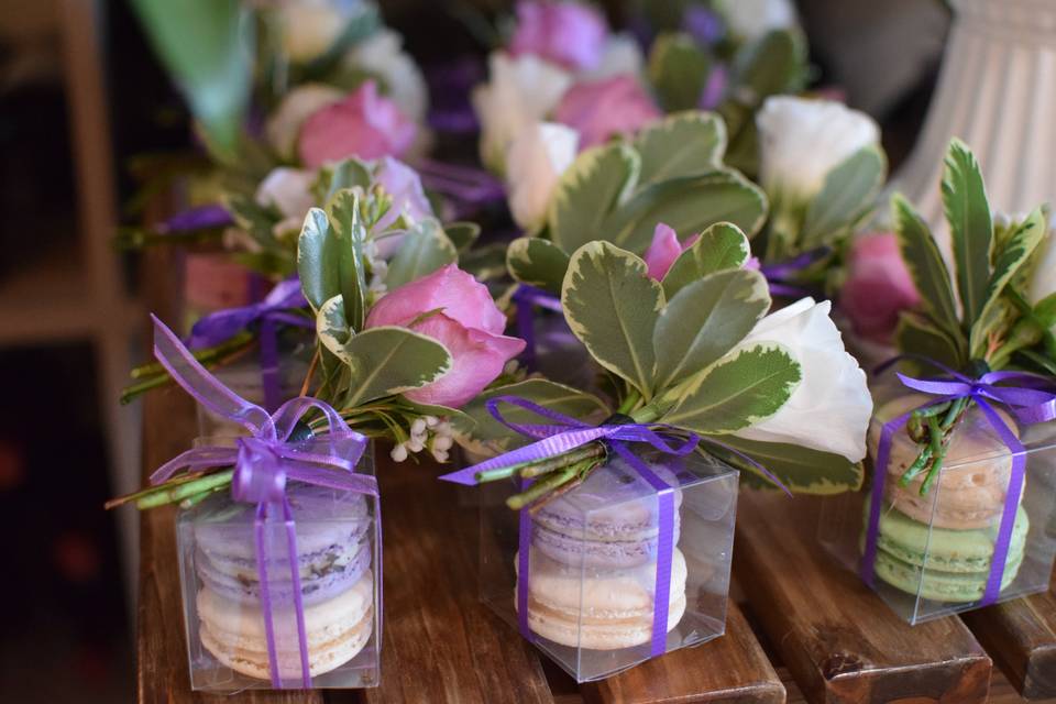 Small macaroons&flowers favors