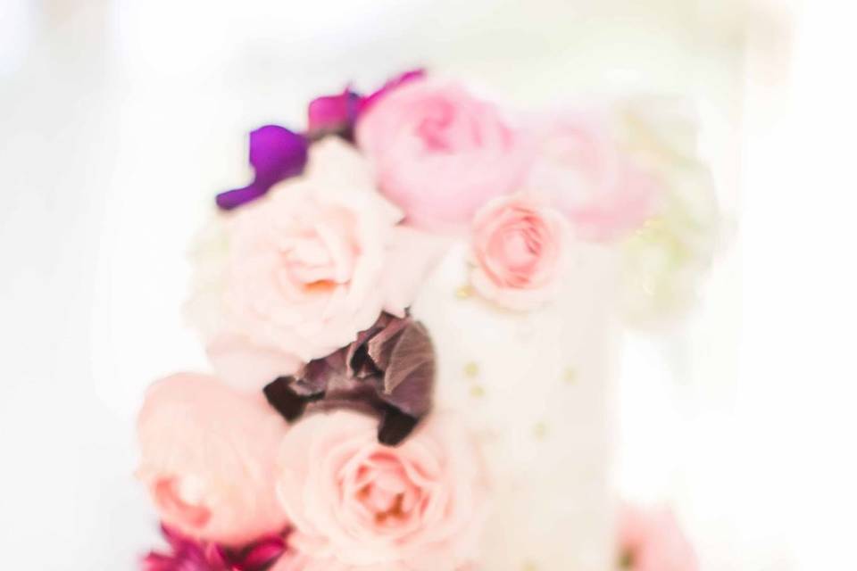 Gold wedding cake with flowers