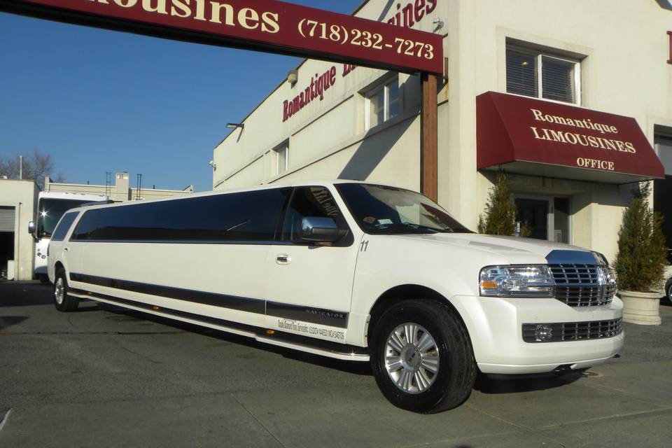 Romantique Double Diamond Limousines