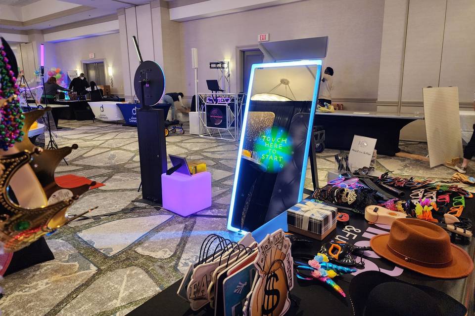 Snap and Fun Mirror Booth