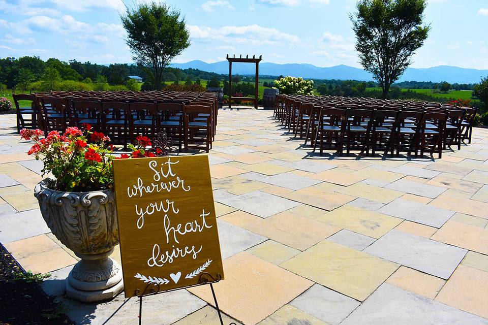 Aisle facing the beautiful Blue ridge MountainsPicture Taken By: CrossKeys Vineyards