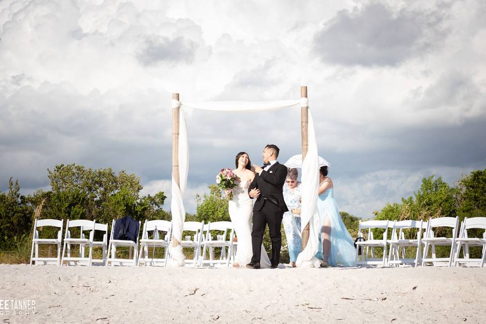 Lovers key weddings