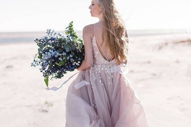 Blush and blue beachy bride